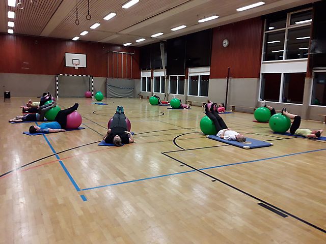 Fitnessgymnastik Frauen in der Turnhalle Lösenbach 2020